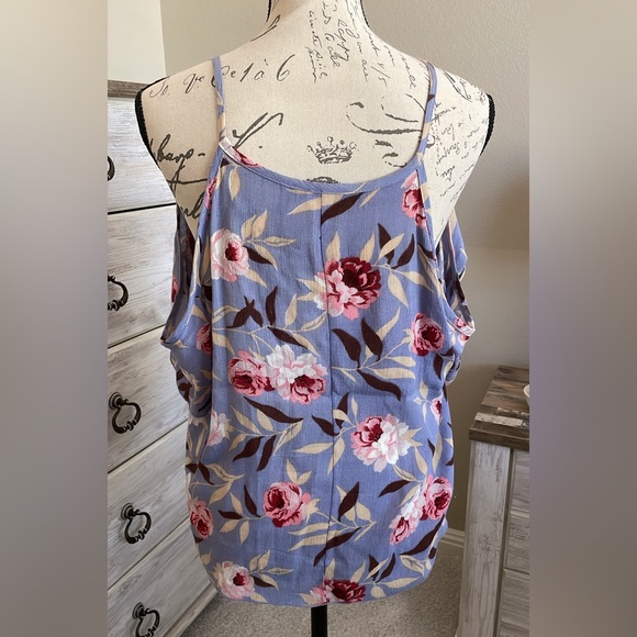 Ambiance cold shoulder top - Picture 5 of 13